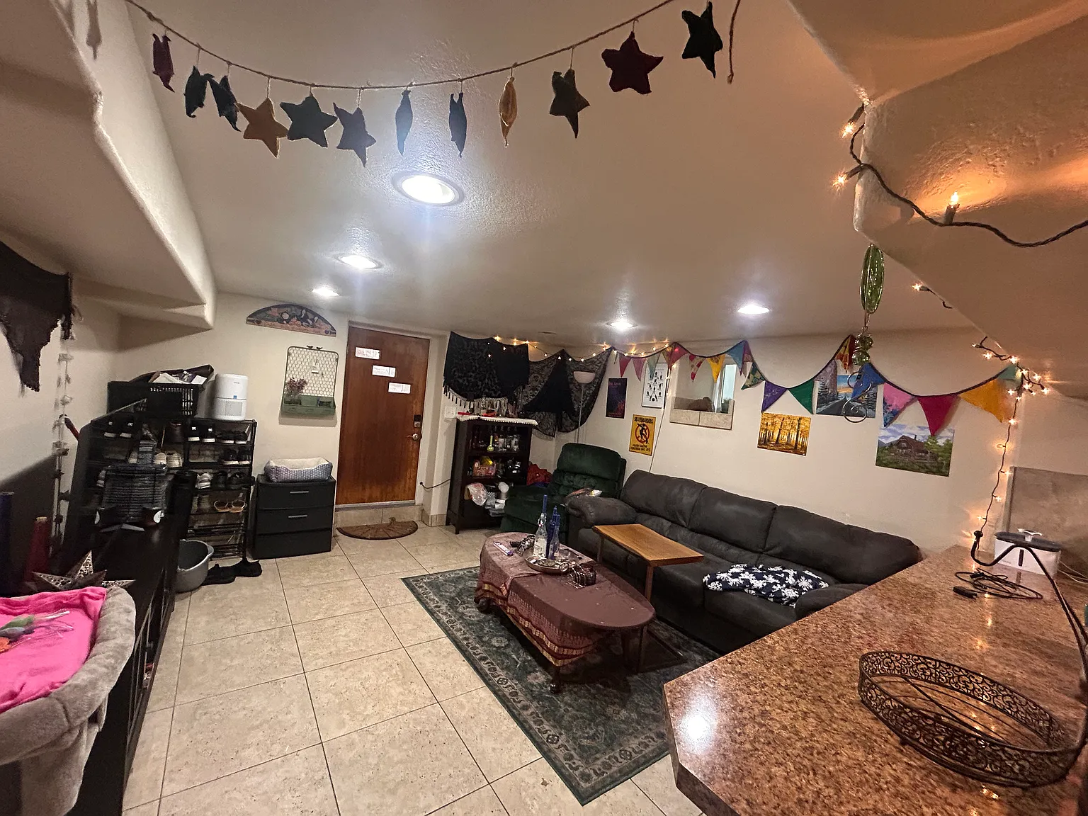 3 bed, 900 sqft, $630 — Photo 3