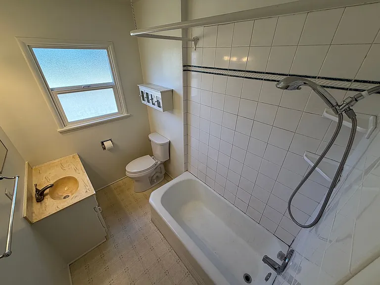 119 W Liberty St #A — Photo 6