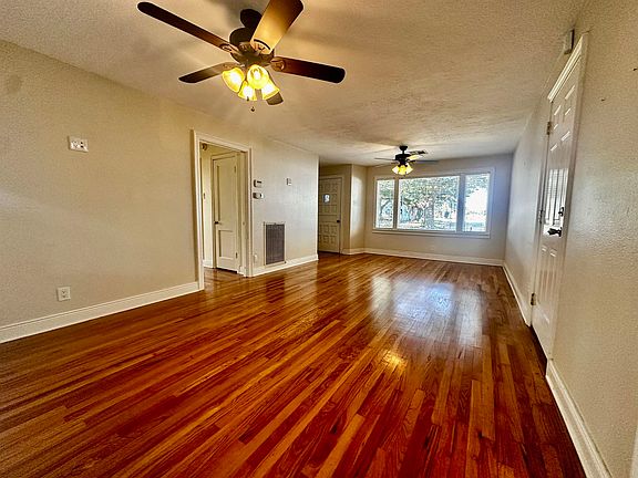 3rd image of 2529 Aster St