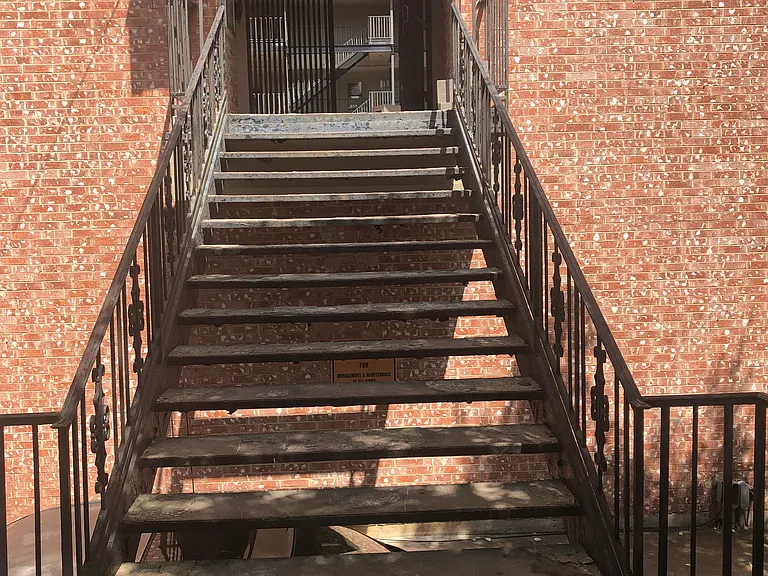 2401 Leon St #106 — Photo 30