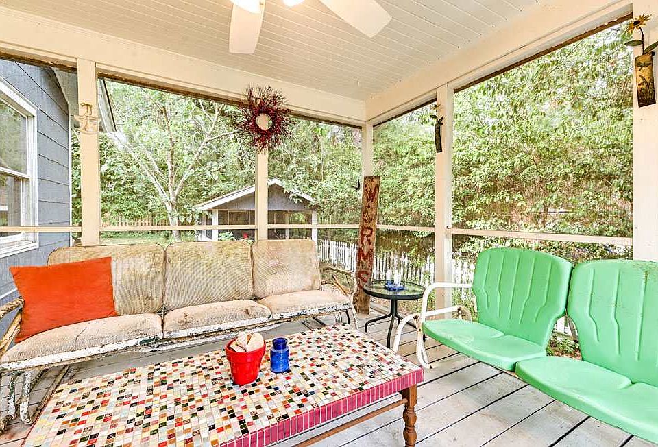 1st image of 706 Collins Dr