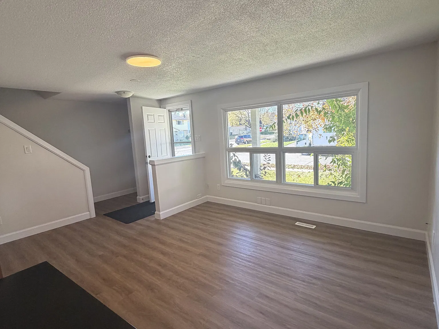 3 bed, $1,950 — Photo 2