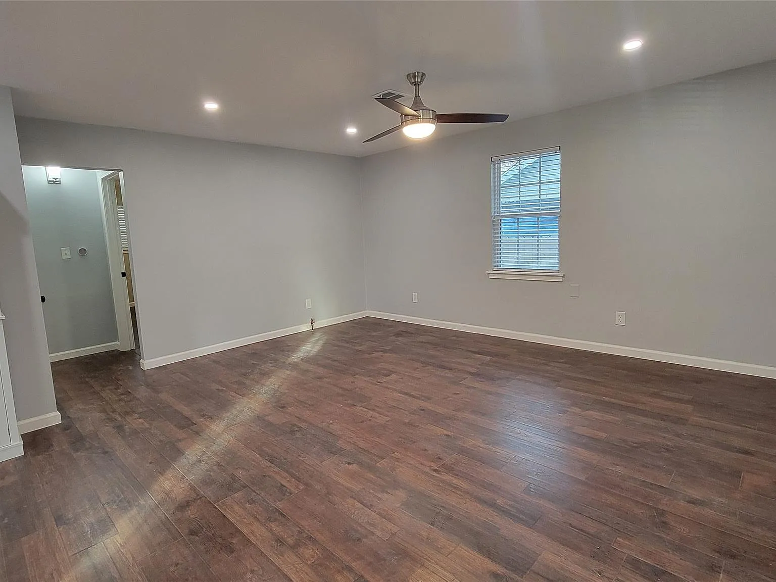 2 bed, 1.0 bath, 952 sqft, $1,650 — Photo 3
