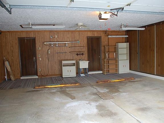 2nd image of 16974 Valley Creek Dr