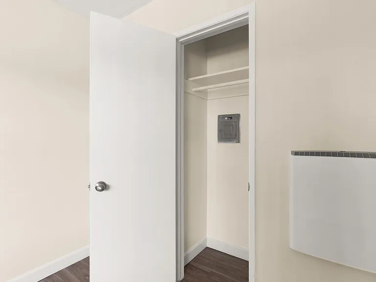 Linden Court Apartments — Photo 16