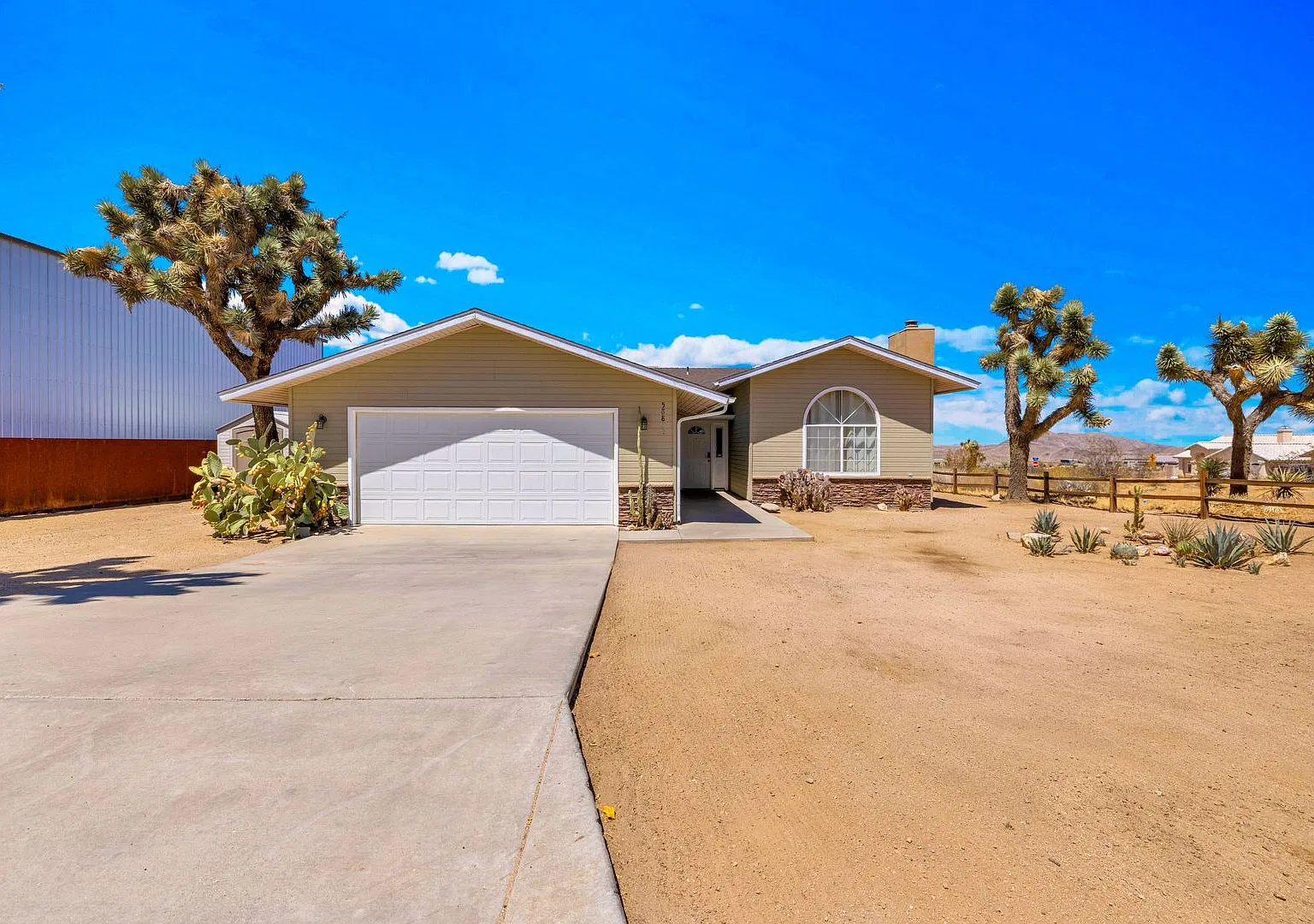Spacious 3/2 with ALL appliances included! — Photo 1