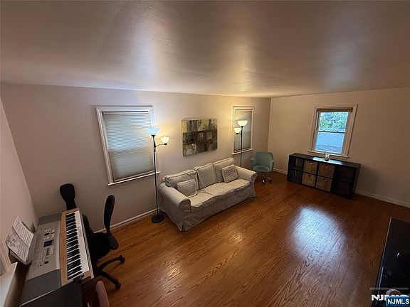 3rd image of 772 Stelton St