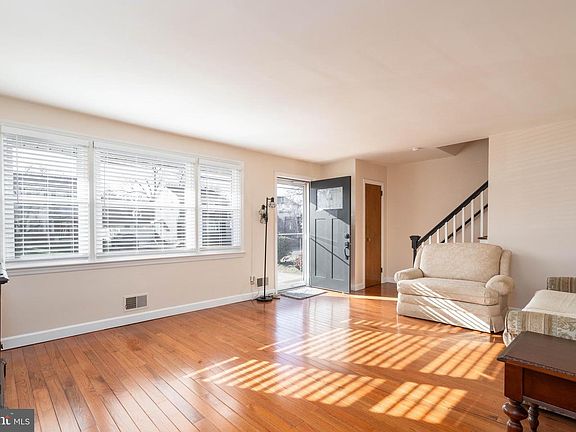 4th image of 7435 Rogers Ave