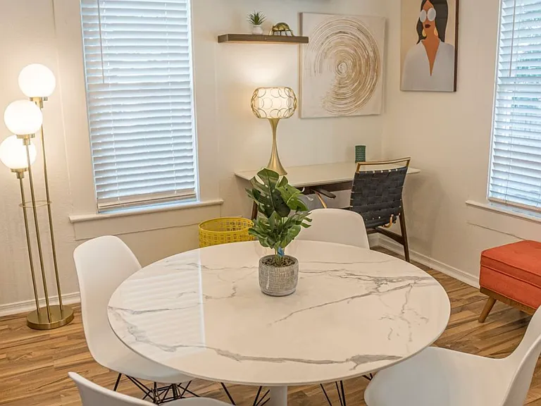 506 E Ashby Pl — Photo 10