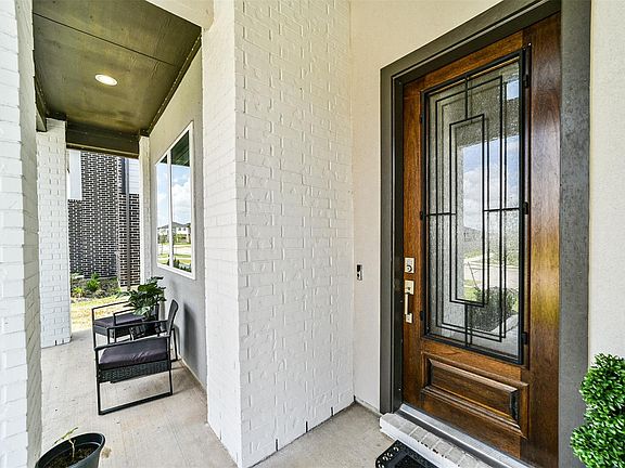 2nd image of 29510 Red Rocks Park Dr