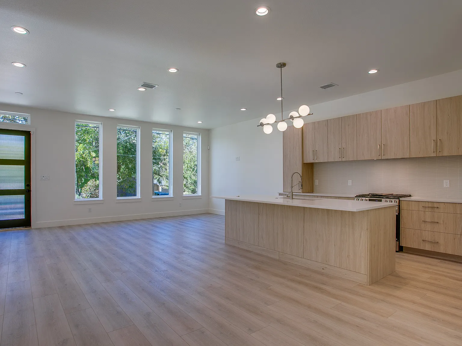 Stunning Luxury Home Steps from Bishop Arts! — Photo 2