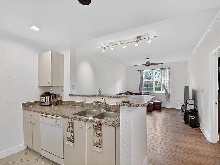 1805 N Flagler Dr #115 — Photo 4