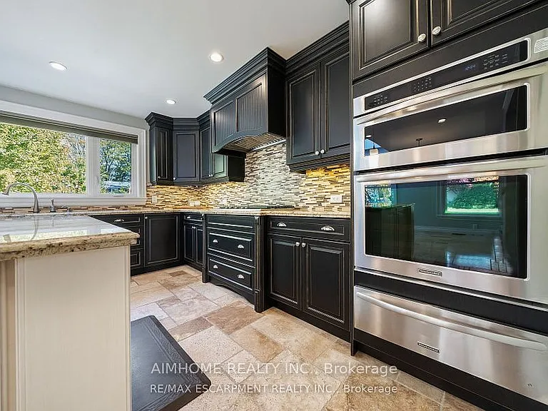 1300 Braeside Dr — Photo 3