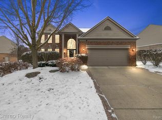 1908 Beaver Creek Dr, Rochester, MI 48307