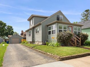 867 1st St, Menasha, WI 54952