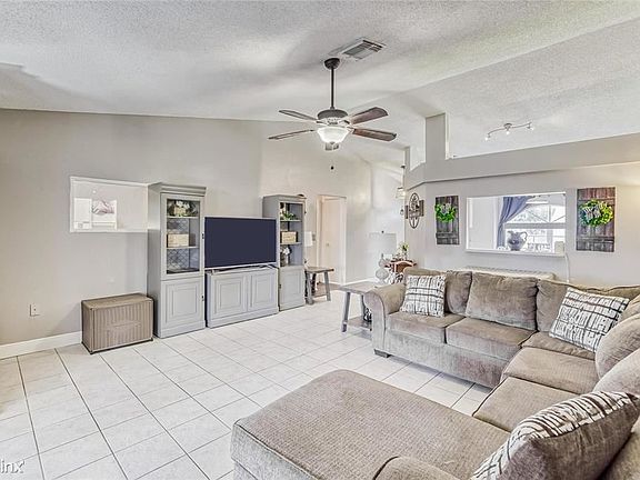 5th image of 3923 Creek Woods Dr