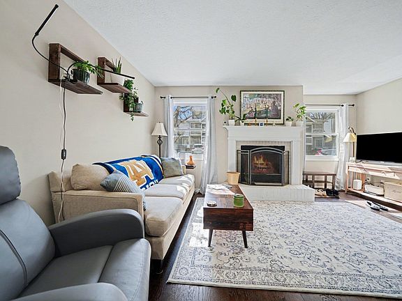 4th image of 1433 N Oakhill Dr