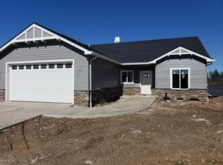 203 Sky Hawk Dr, Eagle Point, OR 97524
