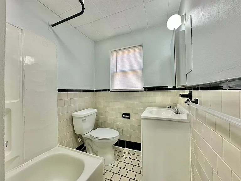 Colby Court - New Haven CT — Photo 9