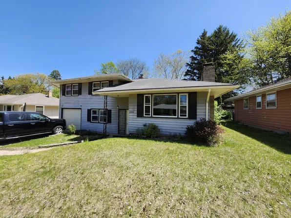 2336 Nebraska Rd, Rockford, IL 61108