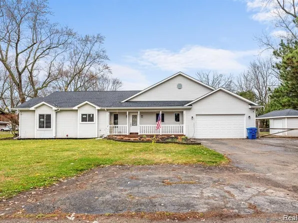 3210 Warringham Ave, Waterford, MI 48329