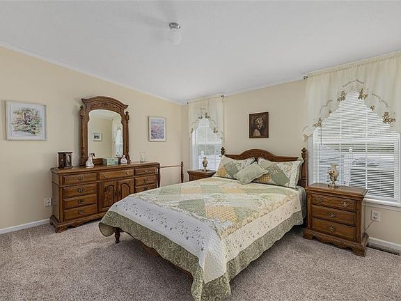 3rd image of 40 Hemlock Rd