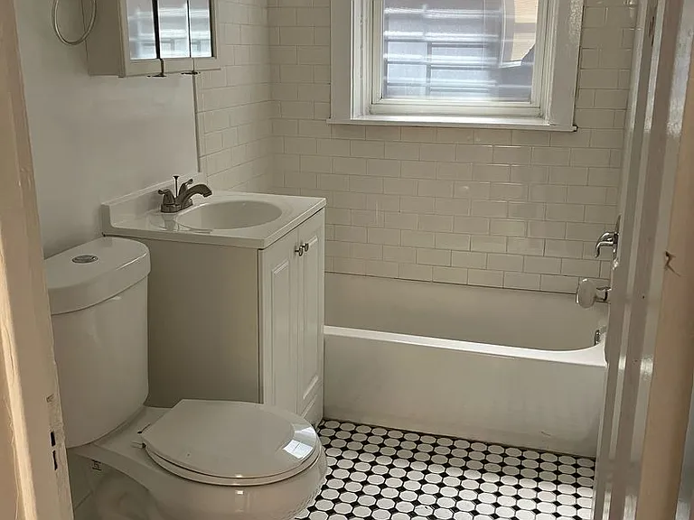 4828.5 W Addison St #G — Photo 6