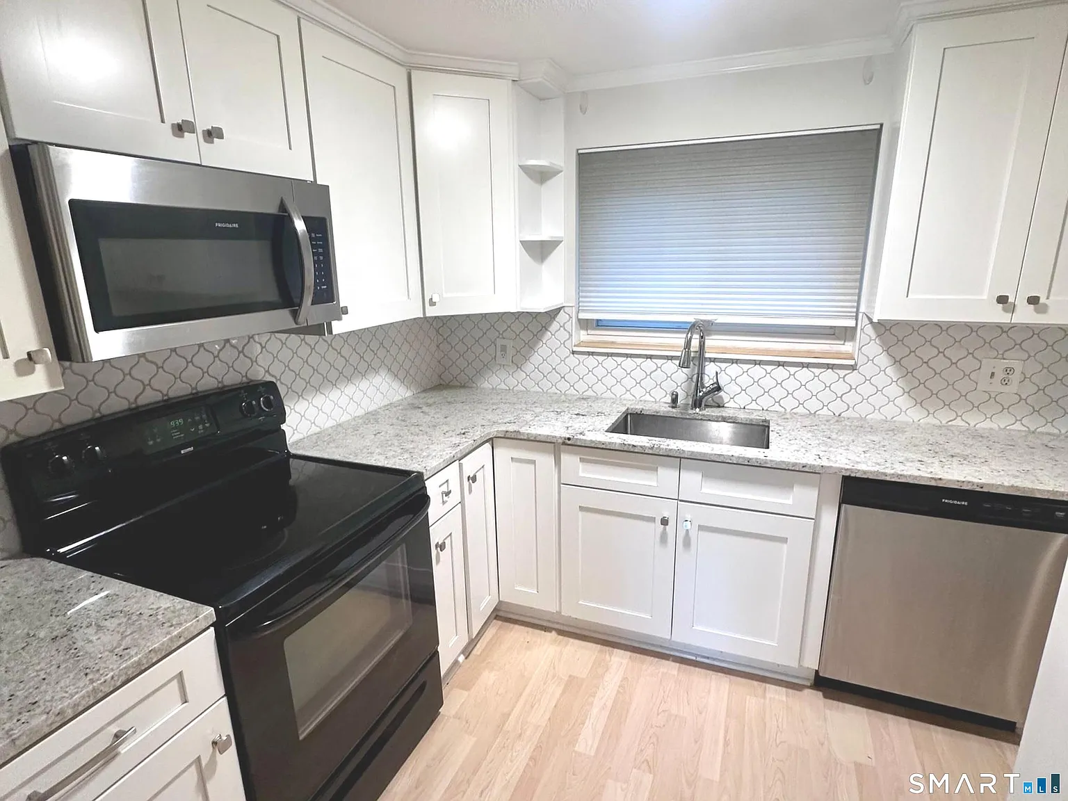 2 bed, 2.0 bath, 1156 sqft, $2,400 — Photo 2