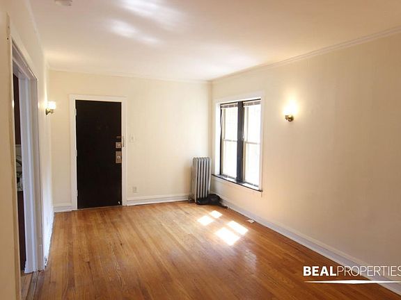 4th image of 2108 W Ainslie St #2W-A