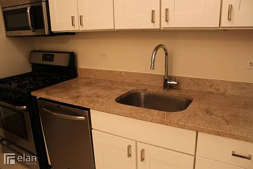 539 W Dickens Ave #1W Photo 1