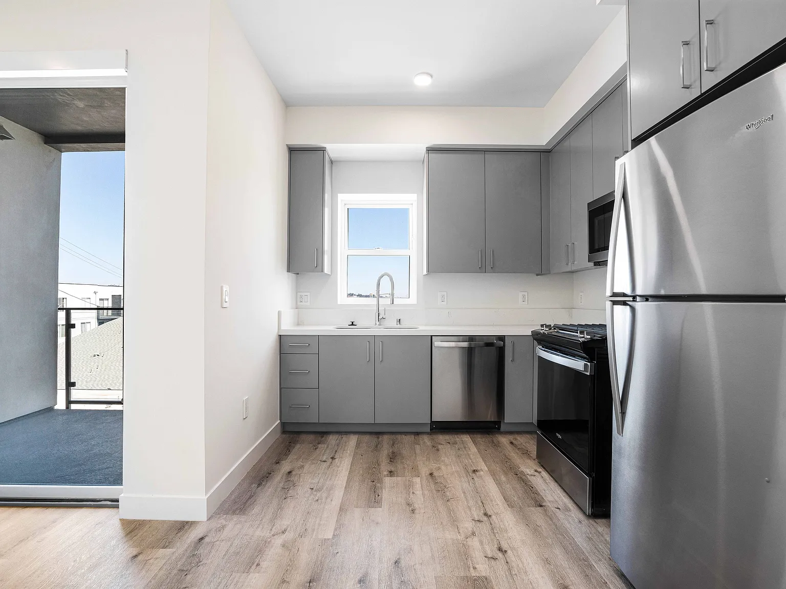 1 bed, 585 sqft, $3,150 — Photo 4