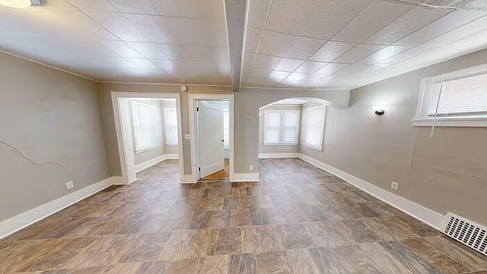 413 1/2 W Thayer Ave — Photo 2