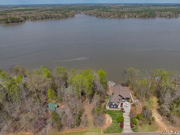5th image of 13 Harbor Dr