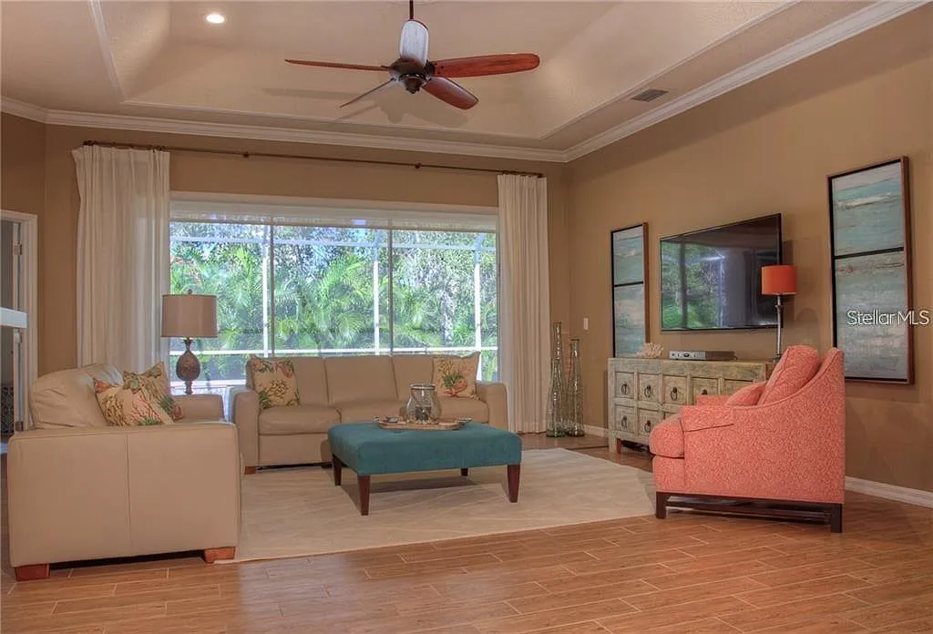 3 bed, 2.5 bath, 2206 sqft, $8,000 — Photo 2