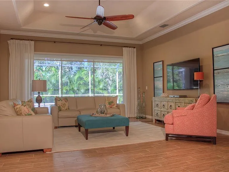 7348 Stanhope Ct — Photo 2