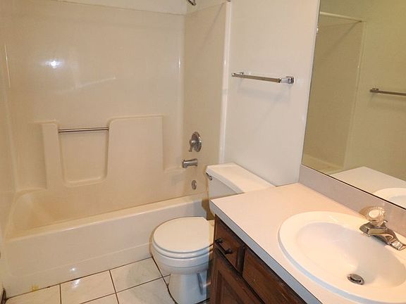 4th image of 1000-1010 S 28th St