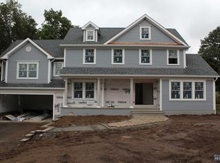 39 Van Schaik Ln, Wyckoff, NJ 07481