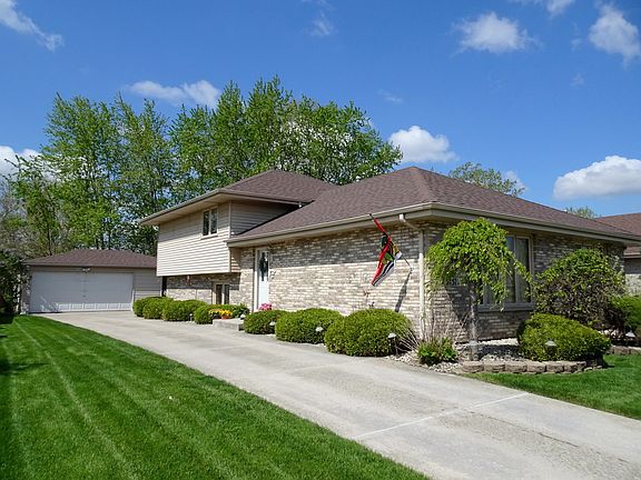 2nd image of 5437 W 108th Pl