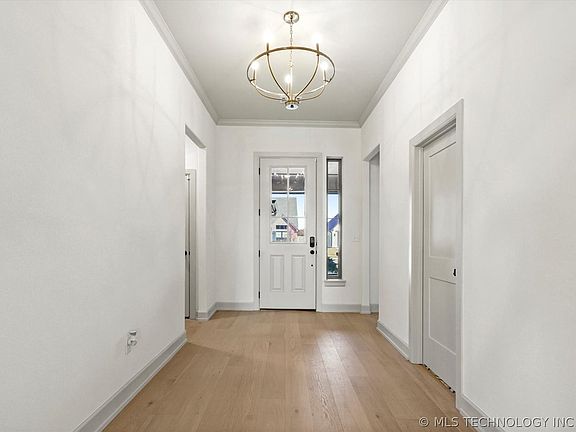 3rd image of 7109 E Queens St