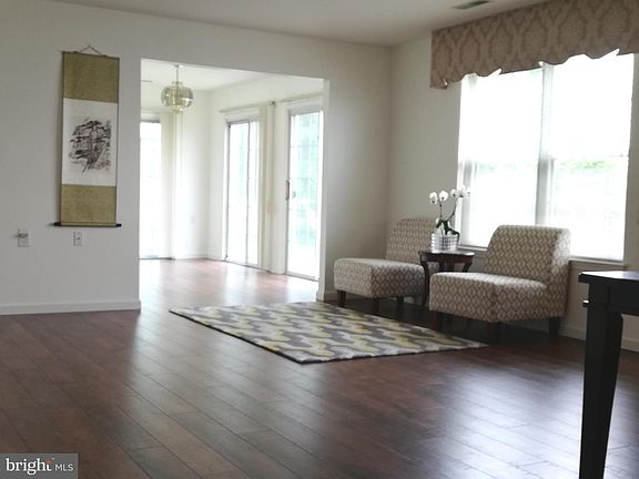 4th image of 104 Bastian Dr