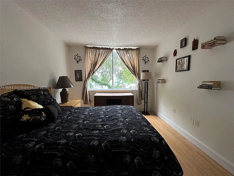 1720 NW North River Dr #305 — Photo 5