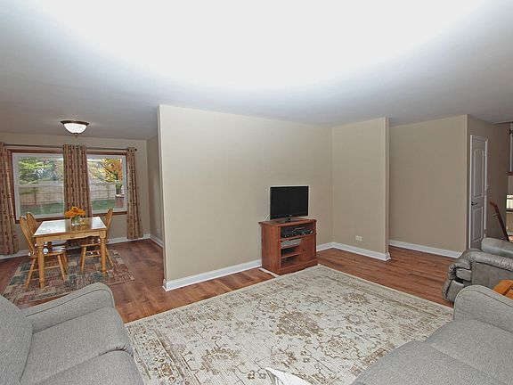 5th image of 695 Beechwood Dr