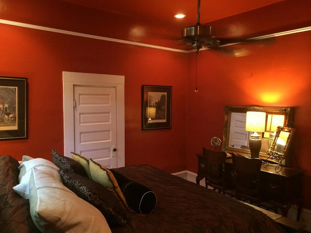 3 bed, 2650 sqft, $1,900 — Photo 2