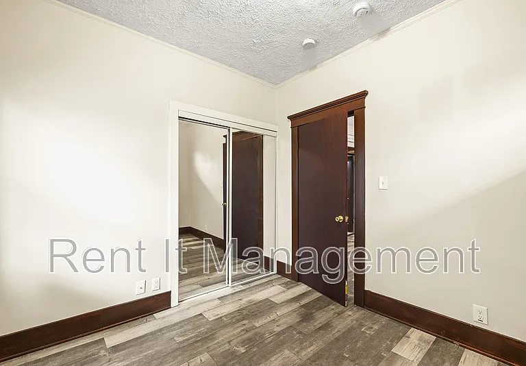 2816 N 19th Ave — Photo 8