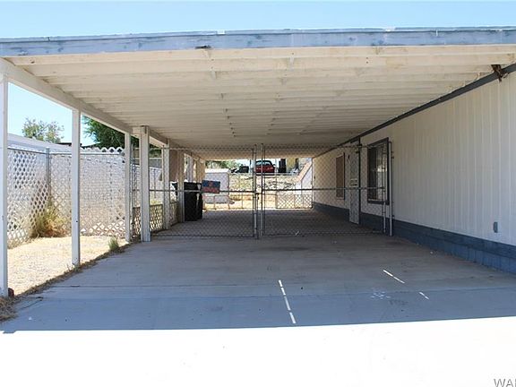 3rd image of 836 Roadrunner Dr