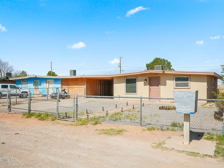 3977 Las Casitas Dr #B — Photo 2