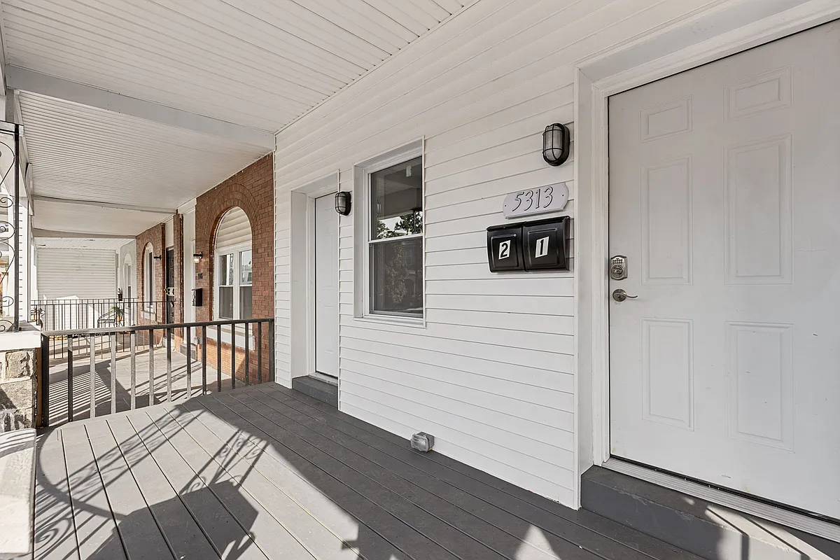 Front Porch - 5313 Webster St #1