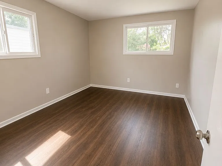 2740 Holiday Hill Dr — Photo 7