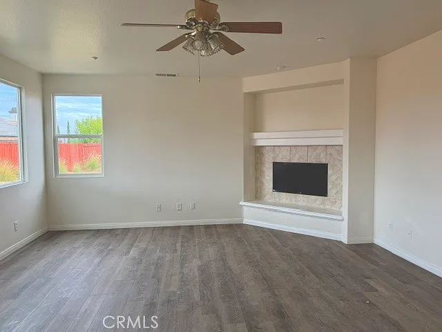 4 bed, 3.5 bath, 3947 sqft, $5,300 — Photo 2