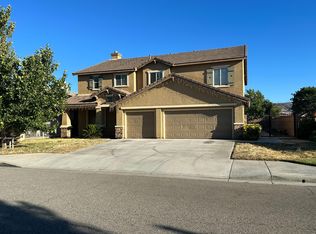 6042 Oak Fence Ln, Lancaster, CA